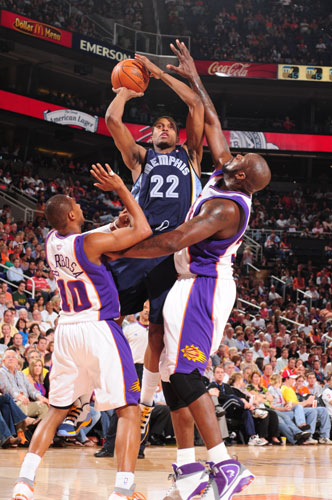 体育中超：残阵出战 青岛海牛客场0-2上海申花