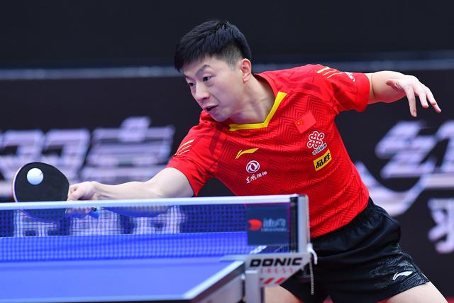 与布朗之间 与布朗之间