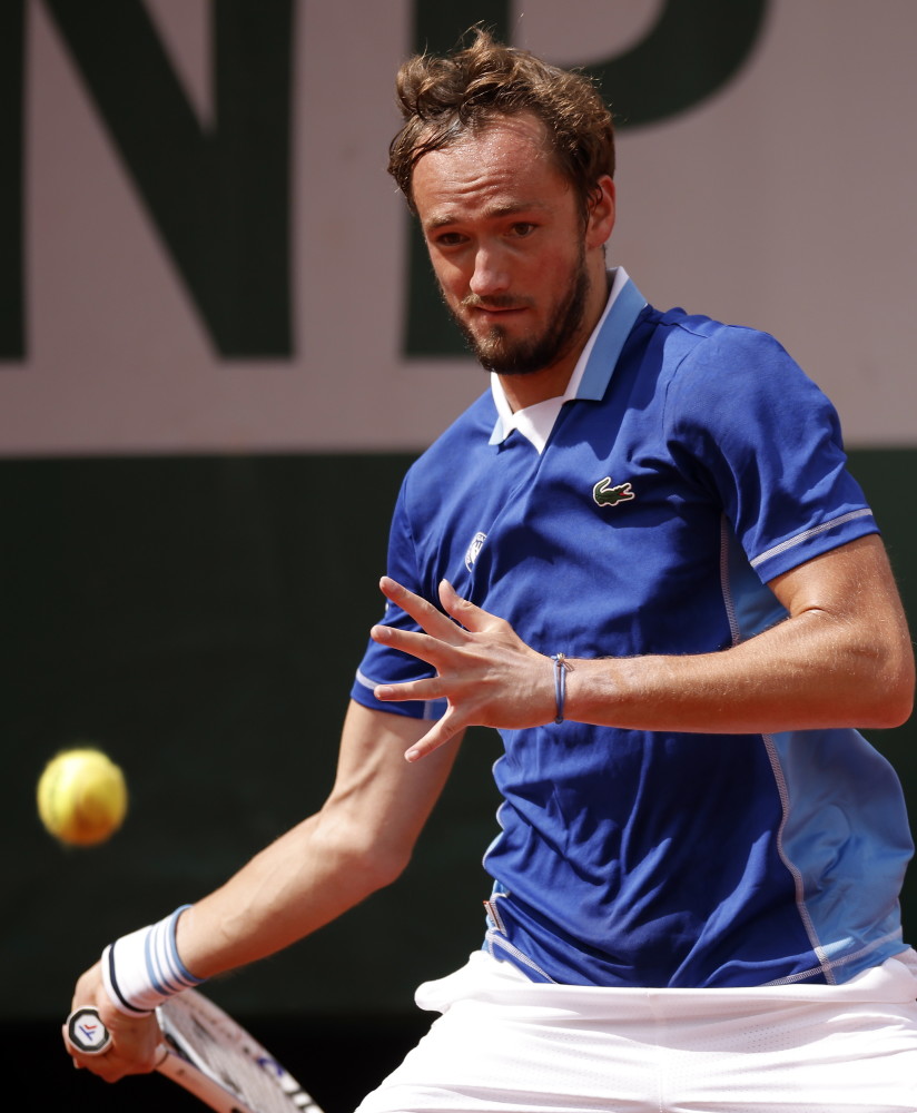 前者打法稳 前者打法稳